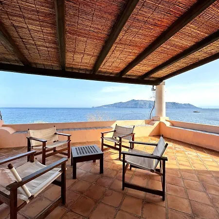 Villa Indipendente Vista Mare Sul Corso Di A Due Passi Dalla Santa Marina Salina